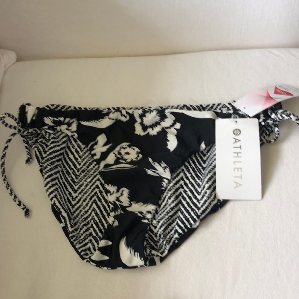 new Athleta women’s Large reversible swim